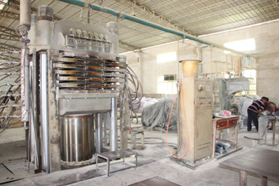 5 發(fā)泡壓力機(jī).jpg